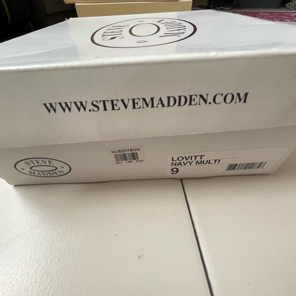 Steve Madden Navy and Red Covered Platform Peep Toe Pumps - Picture 10 of 14